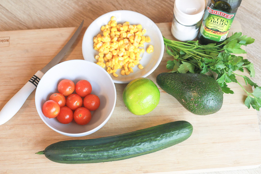 Як приготувати смачний салат з авокадо